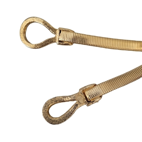 Vintage Gold Tone Metal Coil Thin Belt Enamel Floral Clasp - Picture 6 of 7